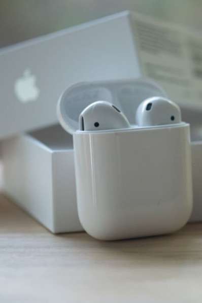 Наушники AirPods