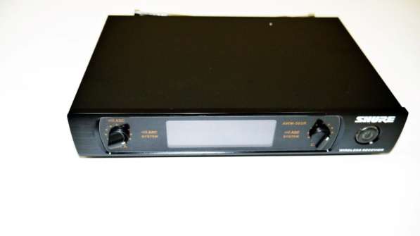 Радиосистема Shure AWM-505R база 2 радиомикрофона в фото 3
