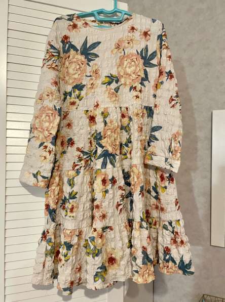 Платье Zara с цветочным принтом в Энгельсе