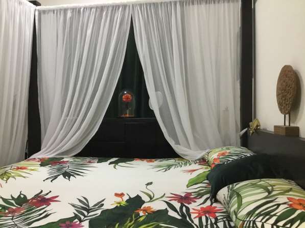 Продаётся современная большая кровать с балдахином в фото 8