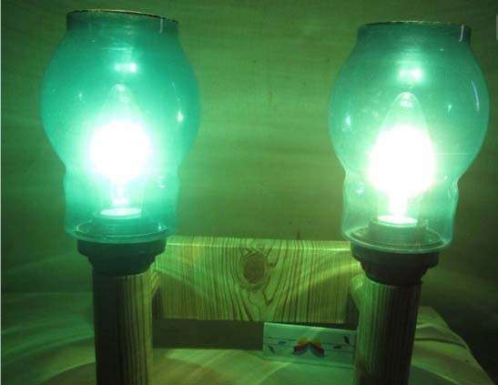 Настенный светильник с зеленой подсветкой
