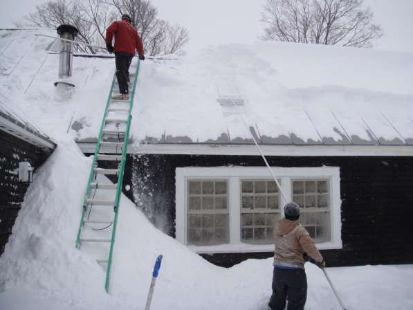 Уборка снега Чистка крыш в Курске фото 3