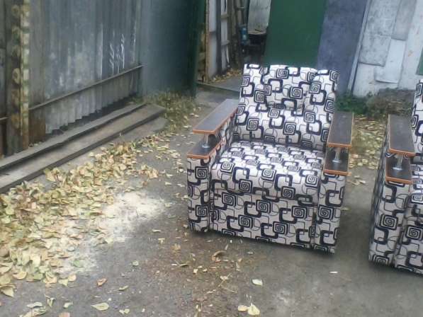 Продам новый угловой диван + кресло в Магнитогорске