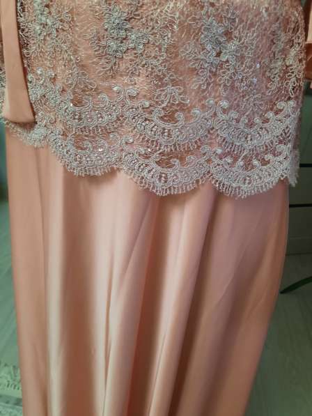 Продам нарядное платье-костюм нежно розового-персикового цв в 