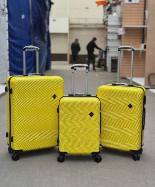 Чемодан на калесах в Москве