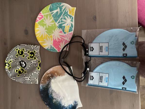 Шапочки и очки