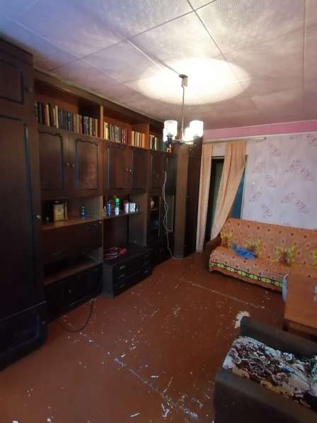 Продам трёхкомнатную квартиру г. Снежное (Степная)