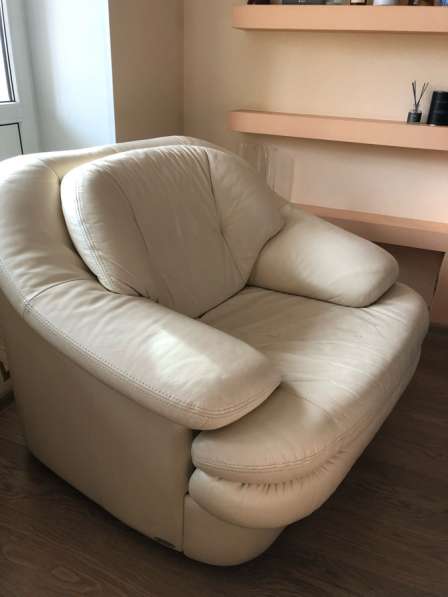 Продаются два кожаных кресла