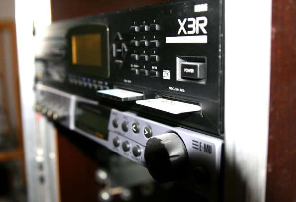 KORG X3R mit zwei Soundkarten PIANO KEYBOARD