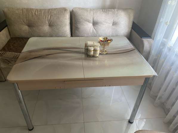 Стол и стулья