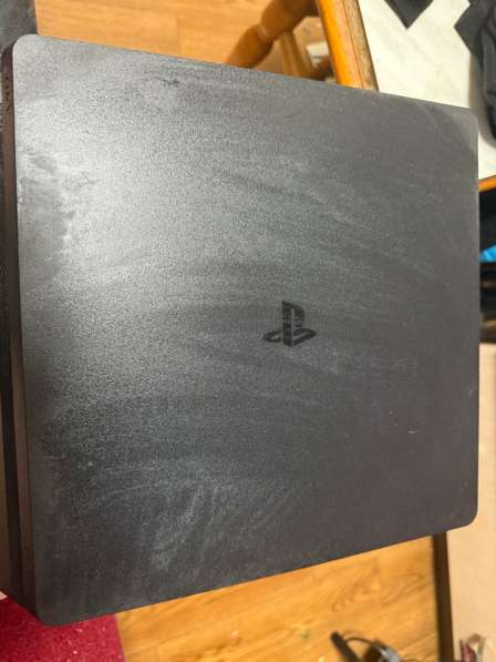 Сони плейстейшен 4 про и 4 джойстика, игры закачены в Москве