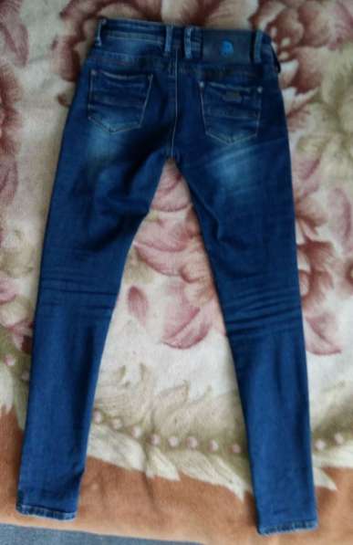 Стильные и новые джинсы Джинсы