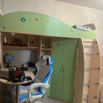 Кровать -Чердак, стол, шкаф в хорошем состоянии, в Дзержинске