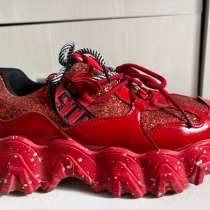 Продам афигенные кроссовки на высокой подошве, в г.Уральск