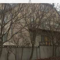 Продается трехэтажный дом из белого кирпича, в Ставрополе