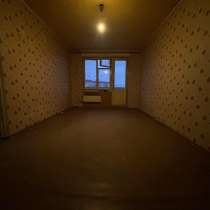 Однокомнатная квартира в поселке со всей инфраструктурой, в Лугах