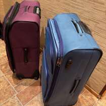 Продам 2 чемодана больших, по 4.000 за каждый, куплены в Тур, в Москве