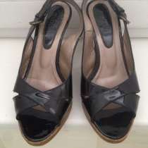 Босоножки лакированные 37,5, в Москве