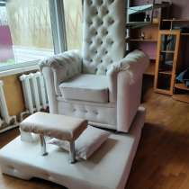 Педикюрное кресло трон б/у на подиуме, в Мытищи