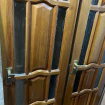 Двери б/у 60 см с фурнитурой и луткой, в Таганроге