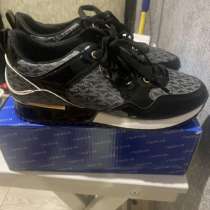 Кроссовки женские 39 р, в Москве