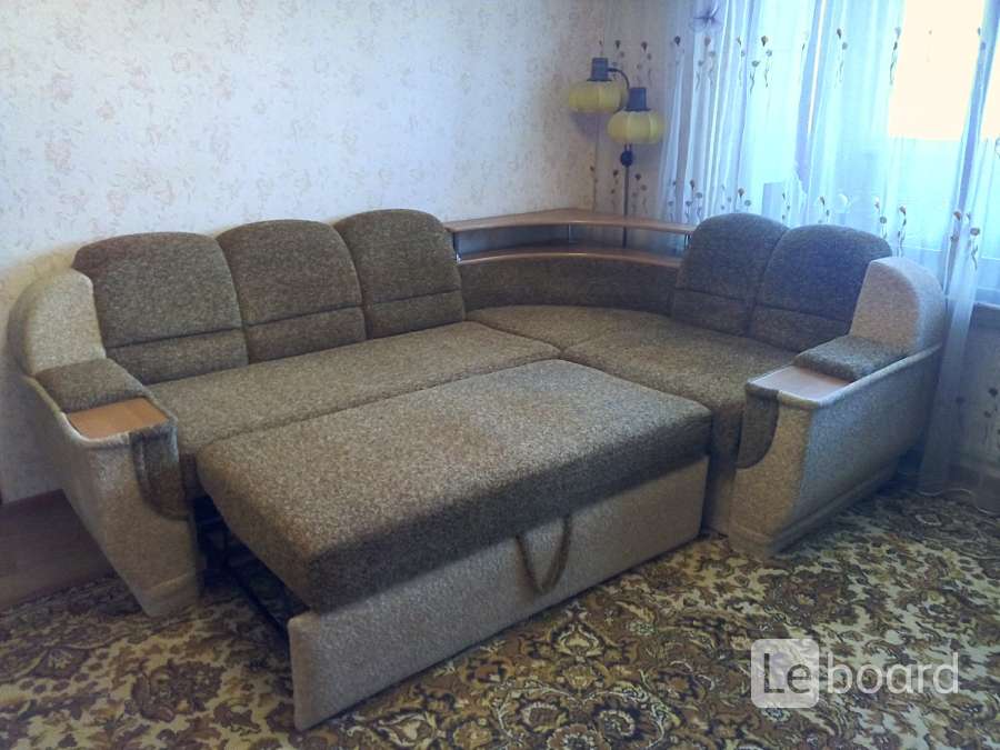 Мебель б у севастополе. Угловой диван двухцветный. Угловой диван в разложенном виде. Угловой диван б/у. Lbdfy eukjdjq , e.